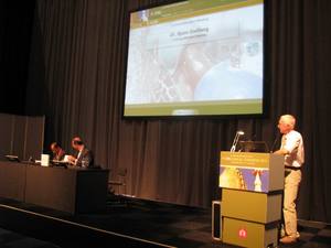 И.Я Мотус на постерной дискуссии